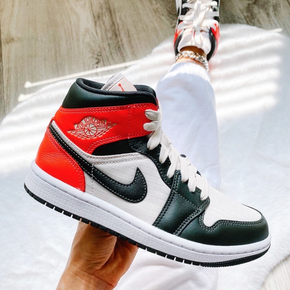 Nike air jordan 1 mid sneakers